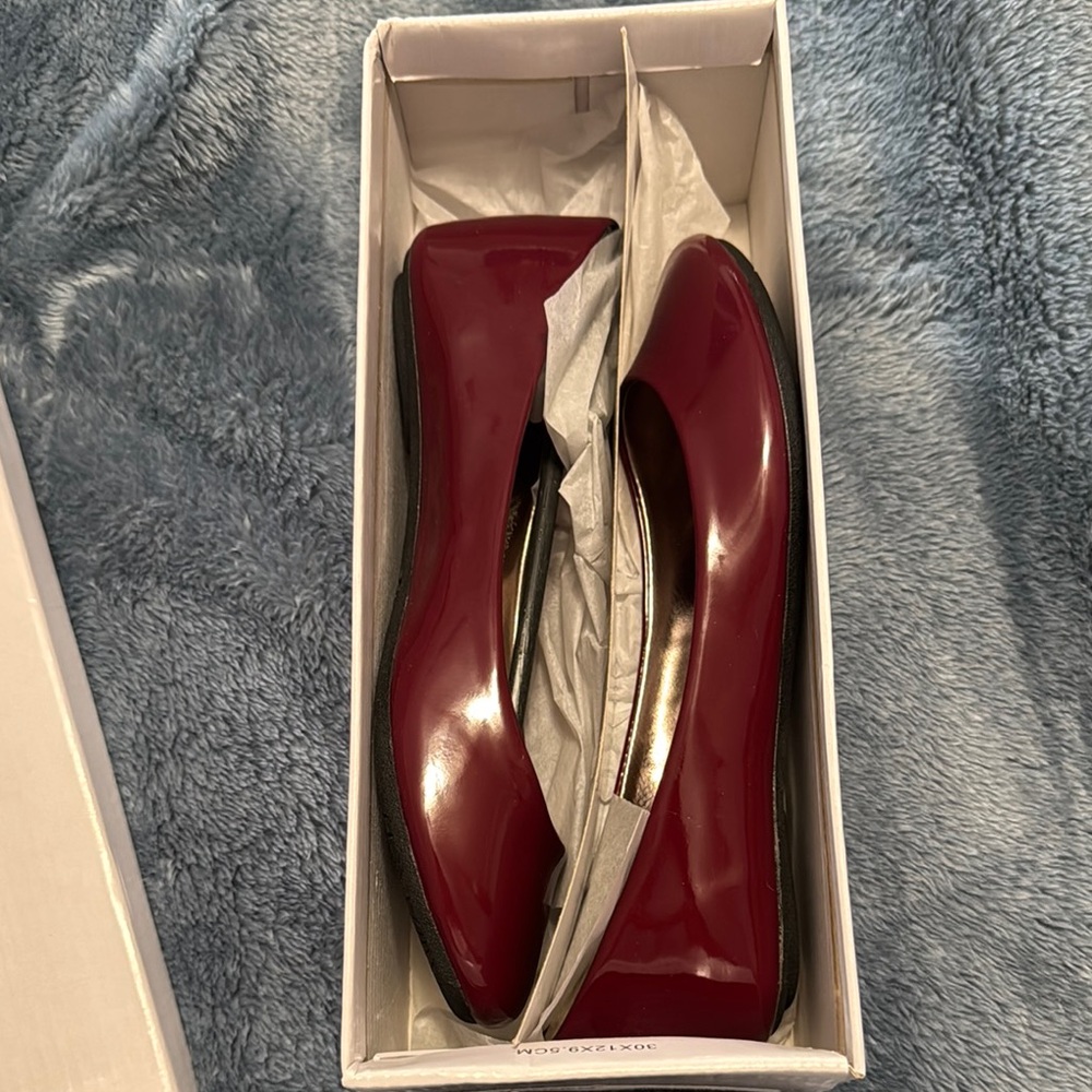 Steve Madden Burgundy Flats
